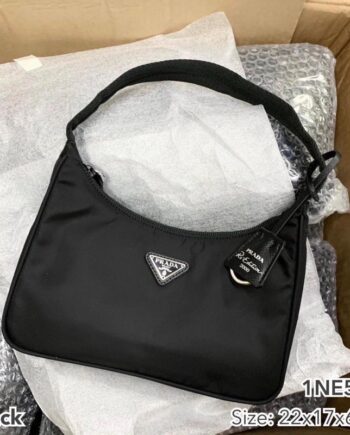 New!! Prada Hobo 2000 Re-edition ขายกระเป๋าแบรนด์เนมราคาถูก