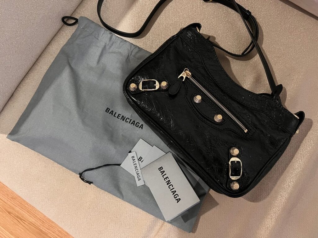 balenciaga giant hip