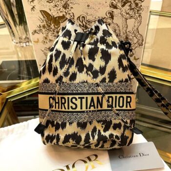 Dior Travel Bucket Pouch กระเป๋าแท้ แบรนด์แนม ราคาถูก