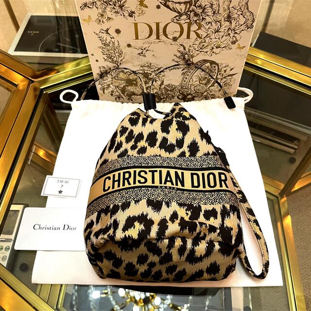 Dior Travel Bucket Pouch กระเป๋าแท้ แบรนด์แนม ราคาถูก