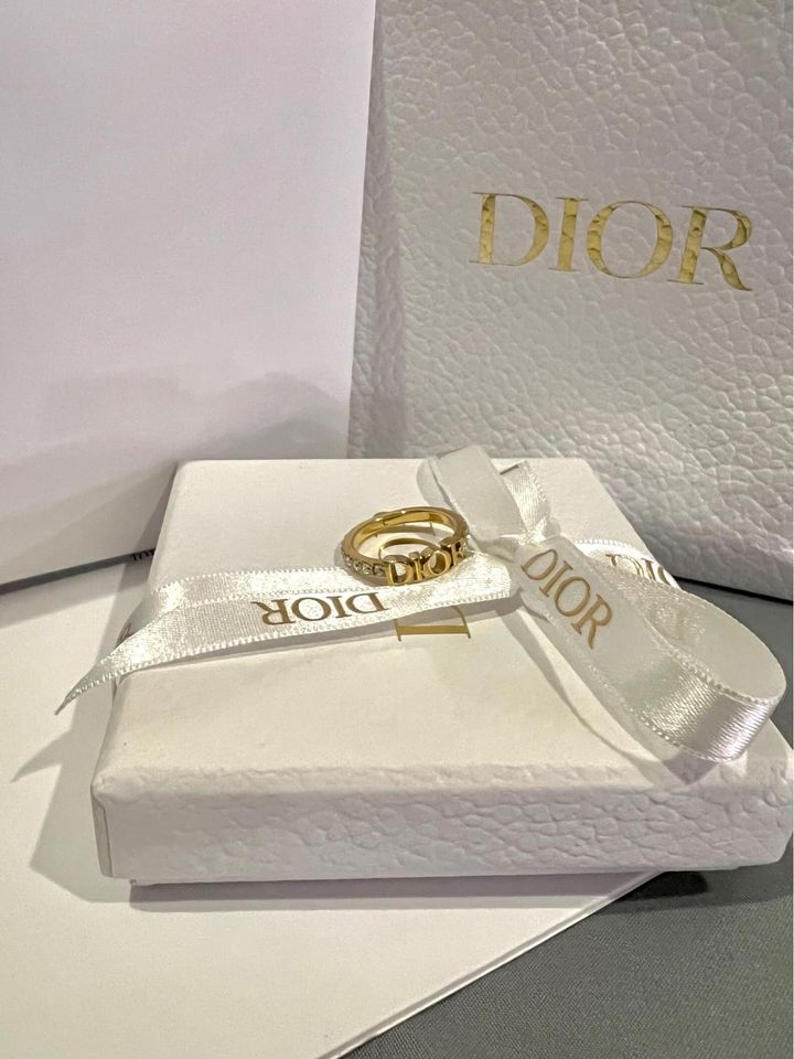 Dior Ring แหวนแบรนด์เนม ราคาถูก ของแท้ มือ 1