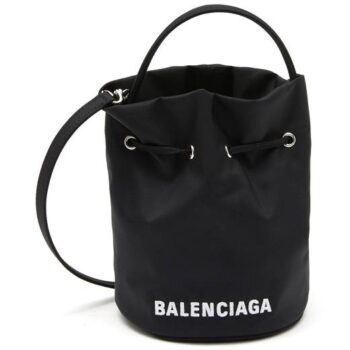 balenciaga bucket nylon bag กระเป๋าแบรนด์เนม ราคาถูกที่สุดในไทย