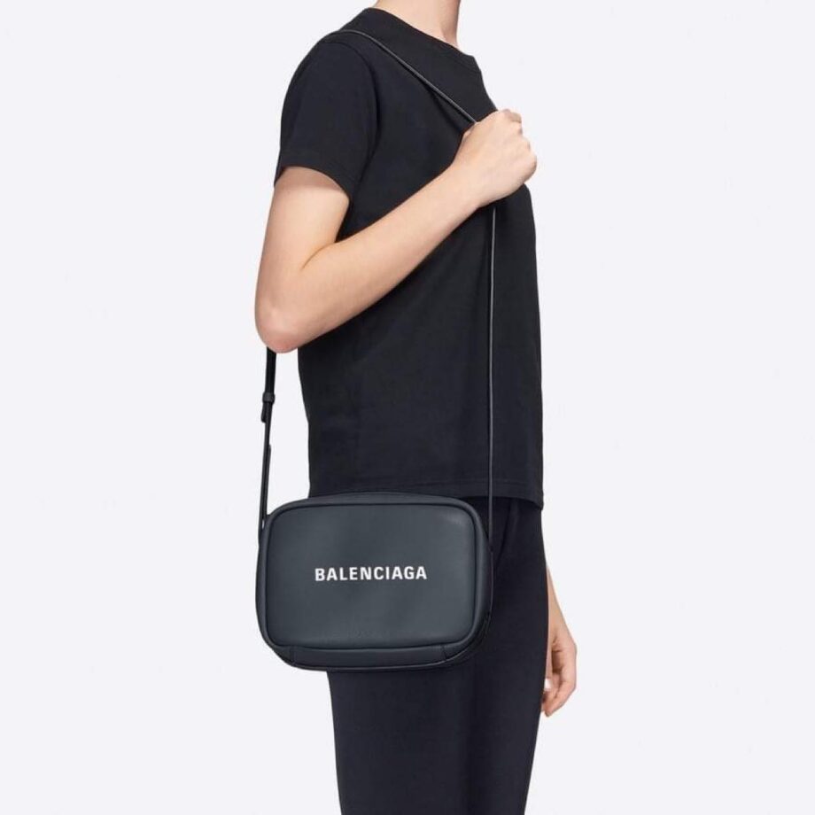 Balenciaga Camera Bag ซื้อสดซื้อผ่อนได้เลย ของใหม่ 100%