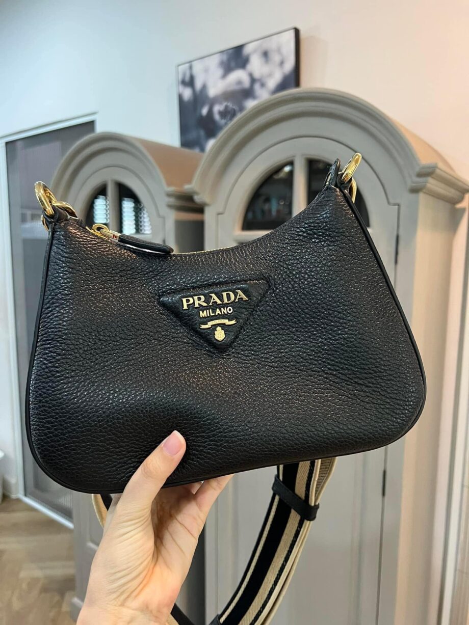 ชื่อหนังภาษาอิตาลีคือ Vitello daino  prada